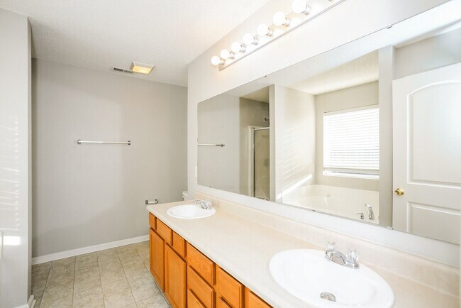 Building Photo - 4327 Raintree Rd