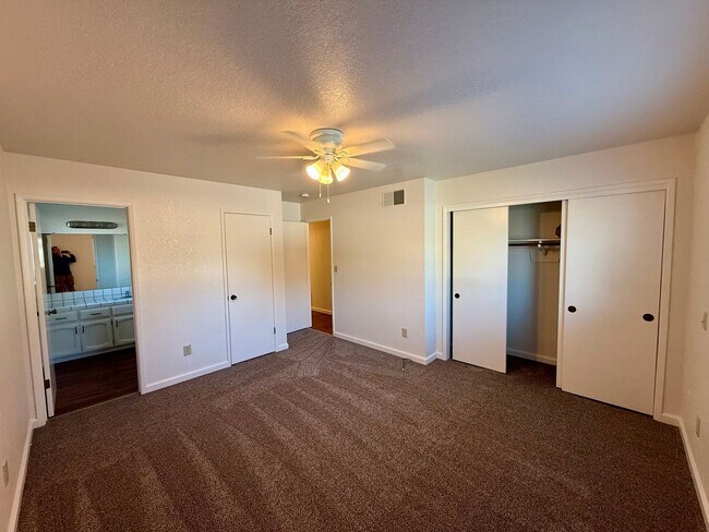 Building Photo - Single story home in established neighborhood!