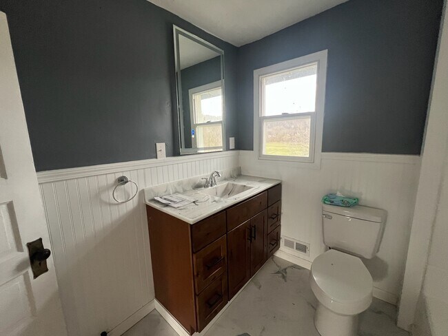 Building Photo - 1414 W Main St