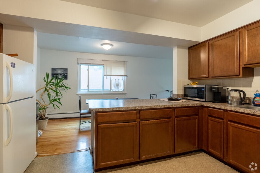 Interior Photo - 717 Emerson St.