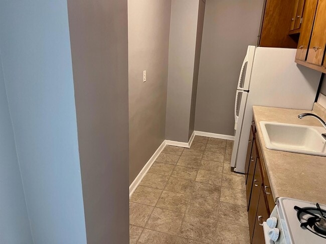 Building Photo - 225 St Pauls Ave