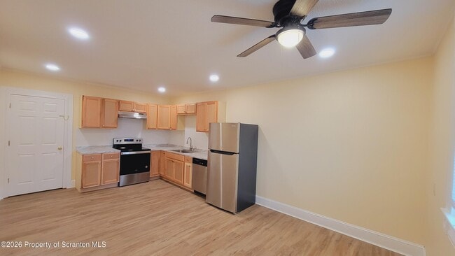 Building Photo - 864 S Main St