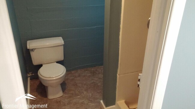 Building Photo - 626 Bertrand St