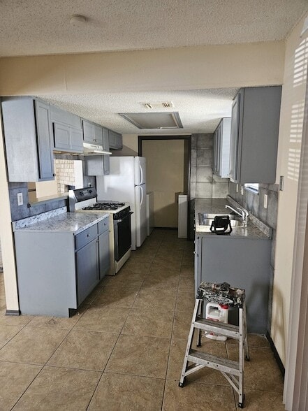 Building Photo - 3923 Cedar Gardens Dr