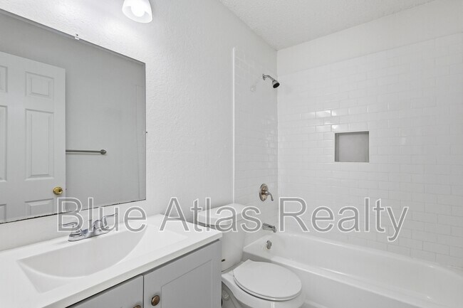 Building Photo - 8030 Cambridge Cir