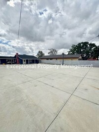 Building Photo - 8047 Laurel Ave