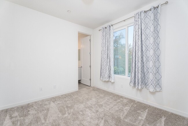 Building Photo - 508 Alisal Ln