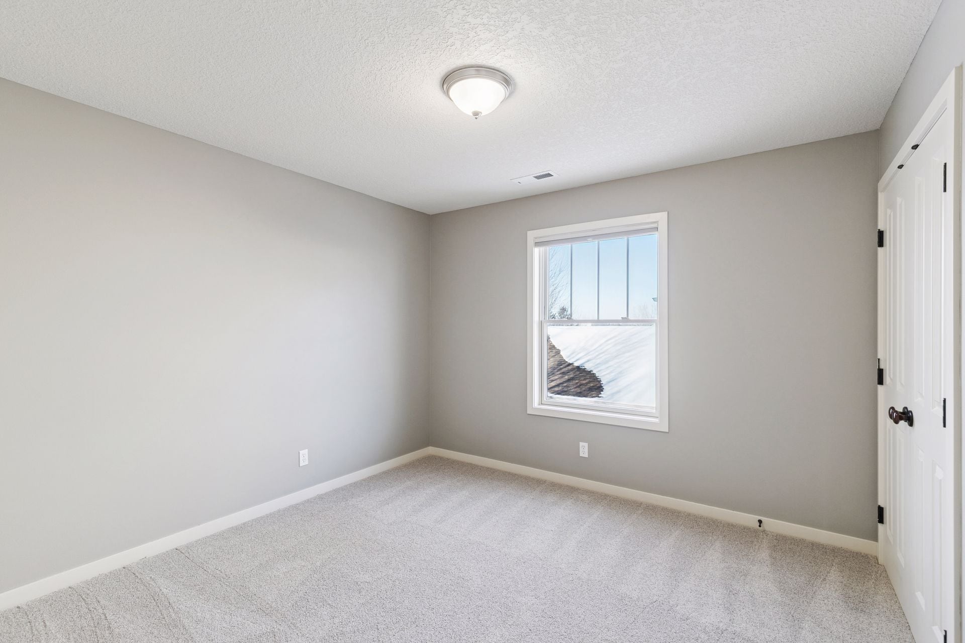 Building Photo - 14246 Garden Way N