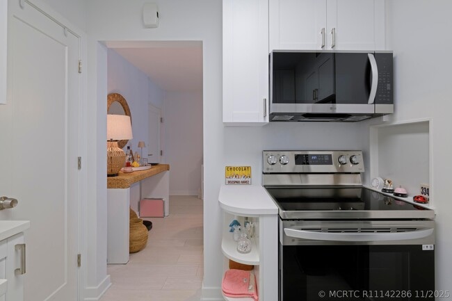 Building Photo - 170 N Ocean Blvd