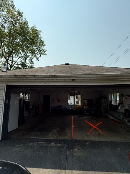 Building Photo - 809 Croghan Ave