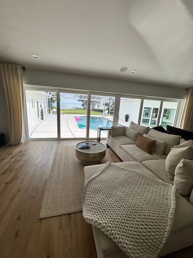 Building Photo - 1021 Temple Grove Pl