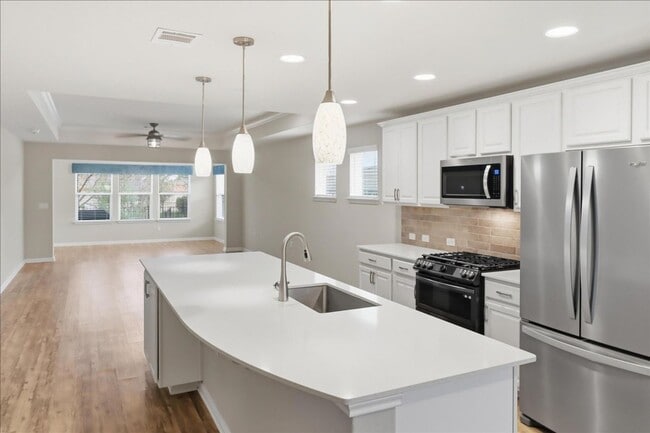 Building Photo - 532 Hereford Ln