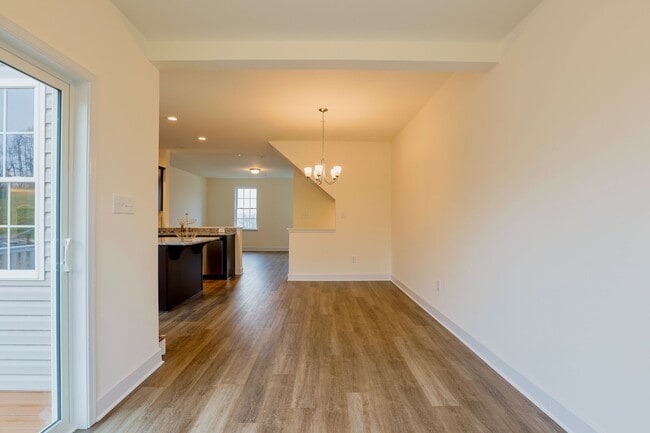 Building Photo - Luxury Townhomes!