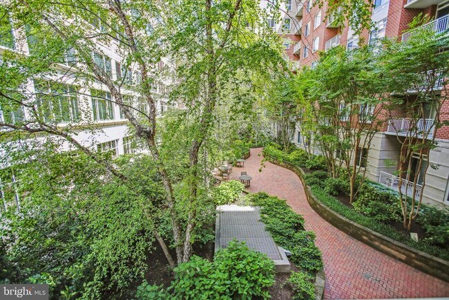 Building Photo - 820 N Pollard St