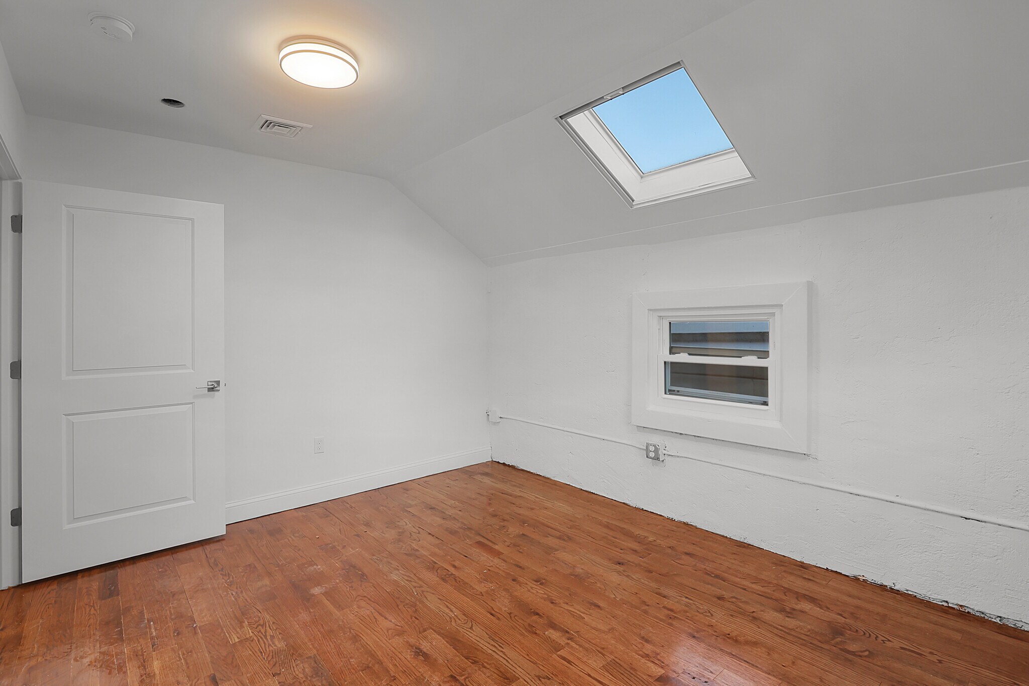 Building Photo - 57 Trumbull St