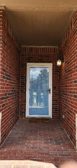 Building Photo - 2233 Cavalry Dr