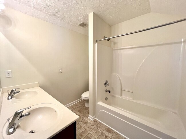 Building Photo - "Charming 3-Bedroom Home with 2.5 Baths in...