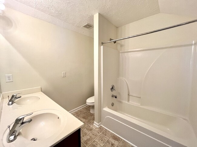 Building Photo - "Charming 3-Bedroom Home with 2.5 Baths in La Vergne – Your Perfect Retreat Awaits!"