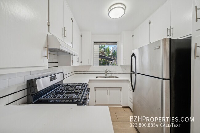 Building Photo - 1215 Hayworth Ave