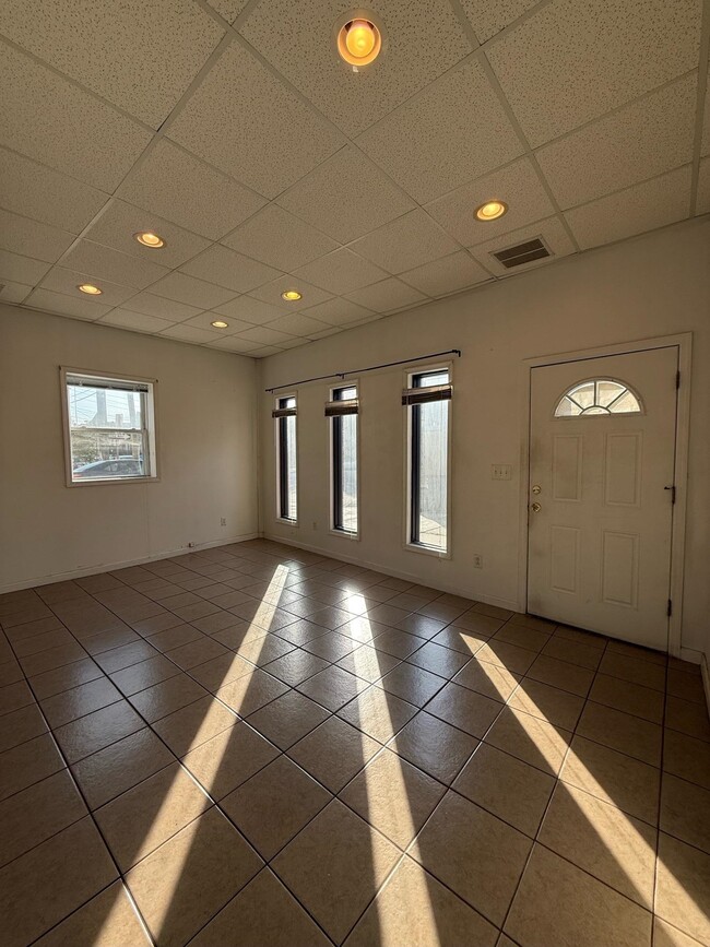 Building Photo - 380 Avenue C