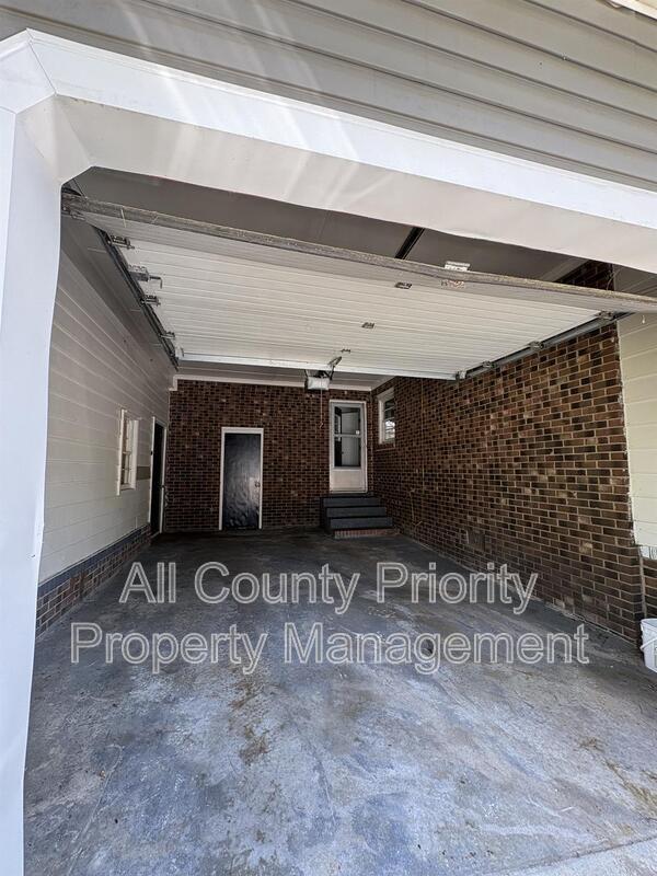 Building Photo - 513 Jones Ave