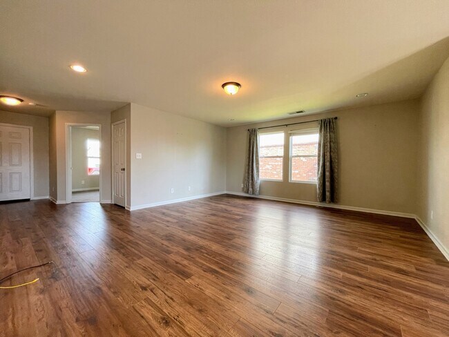 Building Photo - 3412 Castlecreek Dr SW