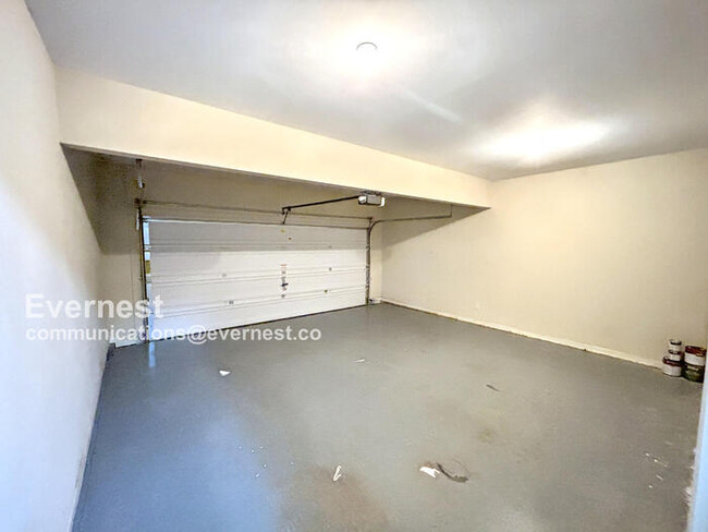 Building Photo - 215 Bridgemill Dr