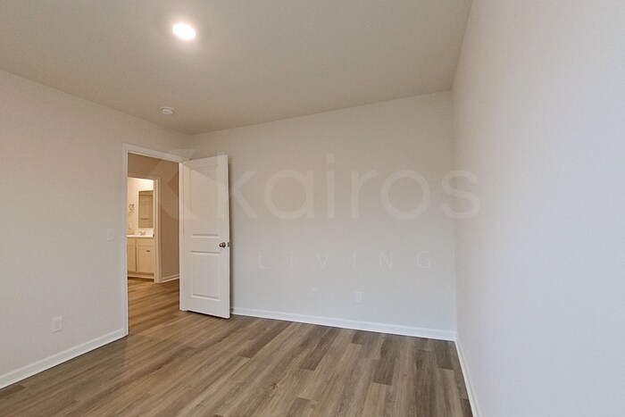 Building Photo - 123 Overstreet Way