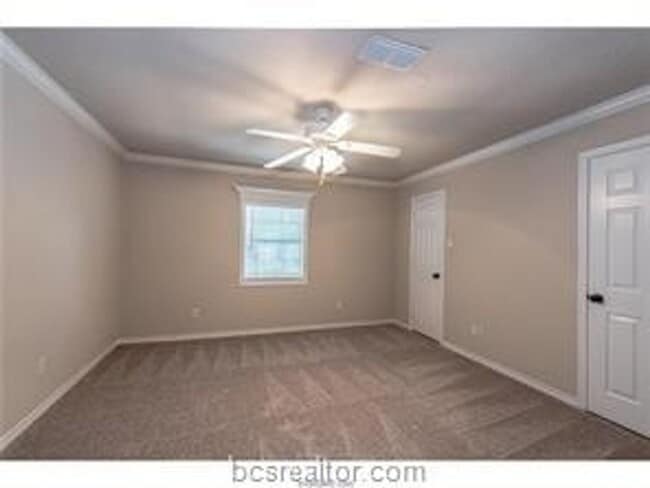 Building Photo - Updated 4 Bed, 2 Bath with Spacious Rooms!