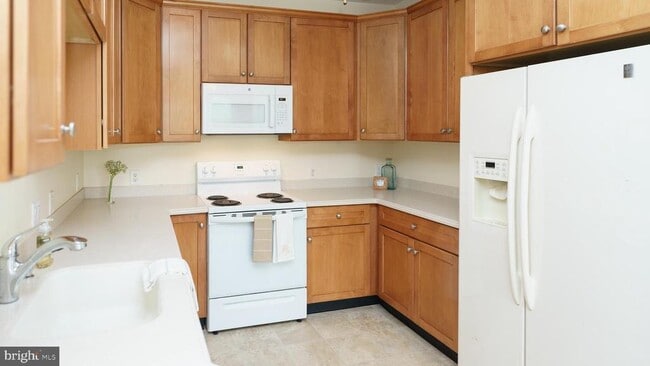 Building Photo - 401 Degas Ct