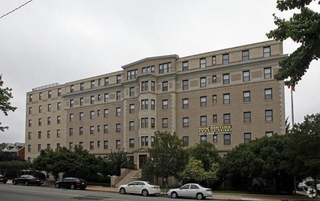 Building Photo - Kensington Court