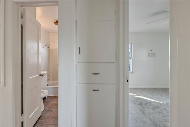 Building Photo - 4504 Drexel Ave