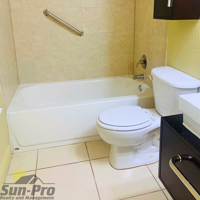 Building Photo - 900 S Peninsula Dr