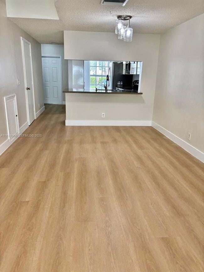 Building Photo - 2 Simonton Cir