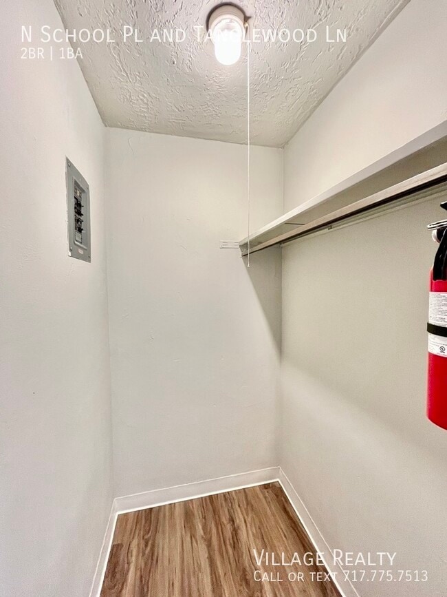 Building Photo - 319 N School Pl