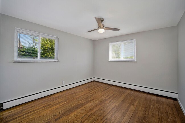 Building Photo - Webster Apartments - Newly Renovated 1 Bed...