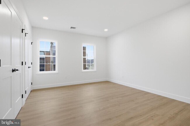 Building Photo - 100 W Front St