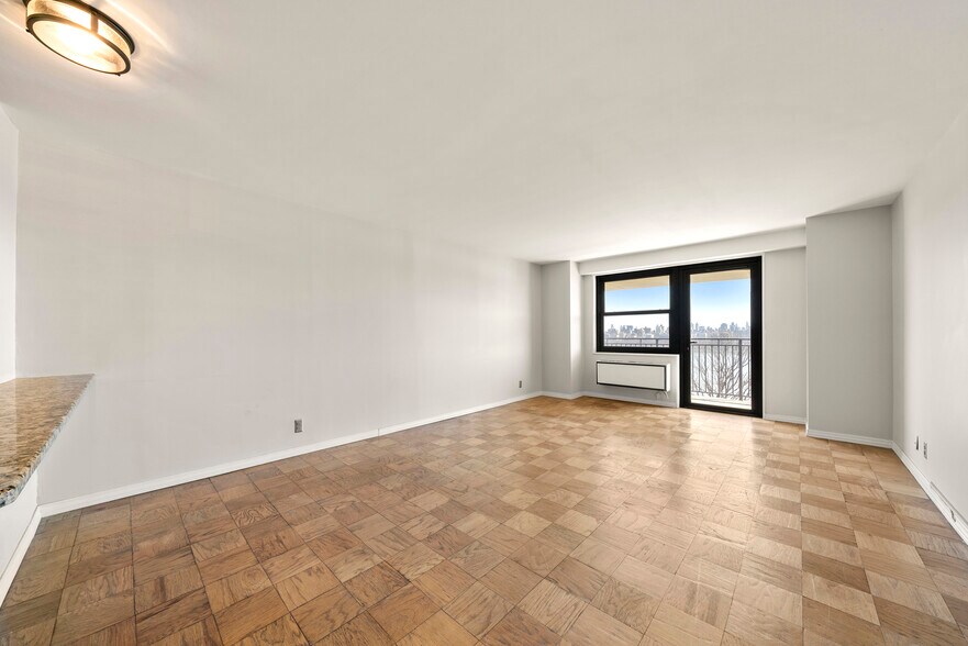Building Photo - 7855 Boulevard East