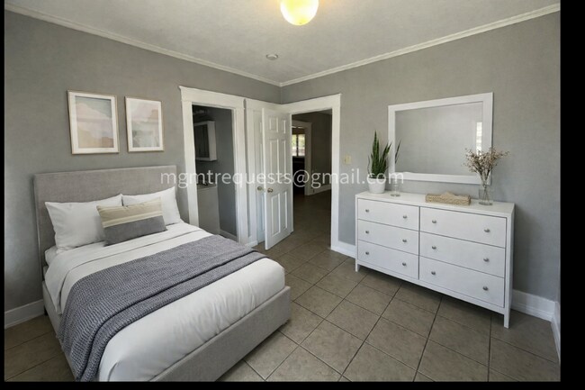 Building Photo - 331 N 5th St