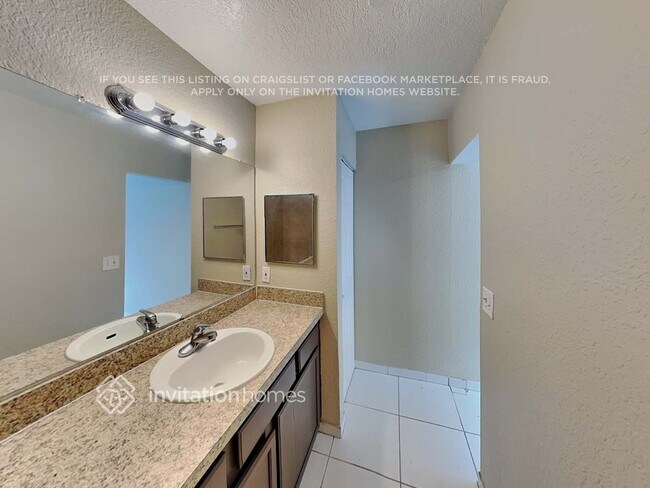 Building Photo - 121 Hidalgo Ave