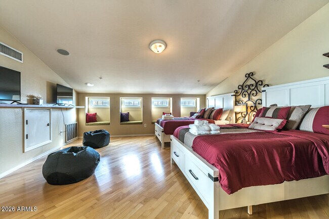 Building Photo - 1664 E Bridgeport Pkwy