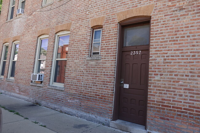 Building Photo - 2357 Walnut St