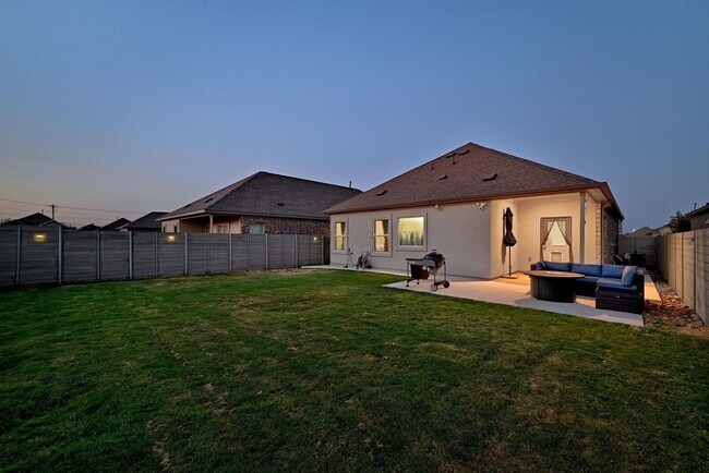 Building Photo - 3/BR 2/BA Home with Modern Touches and Cozy Outdoor Living!