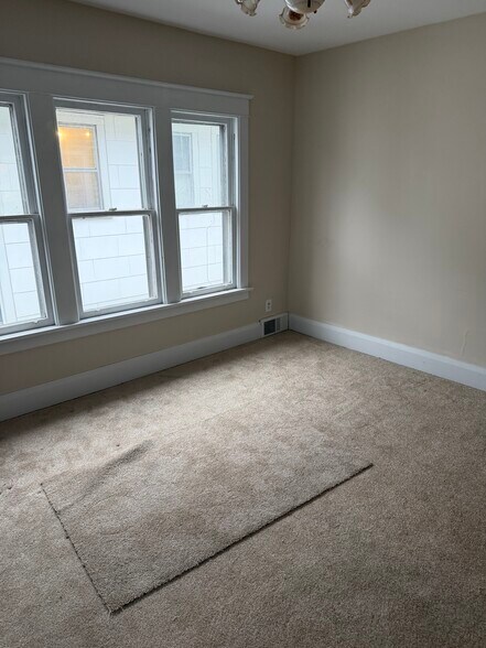 Building Photo - 75 Shoshone St