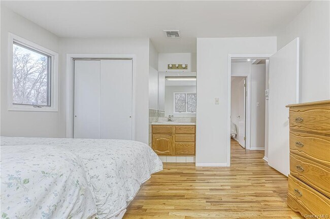 Building Photo - 9 Cloverdale Ln