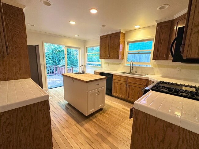 Building Photo - 9 Bungalow Ave