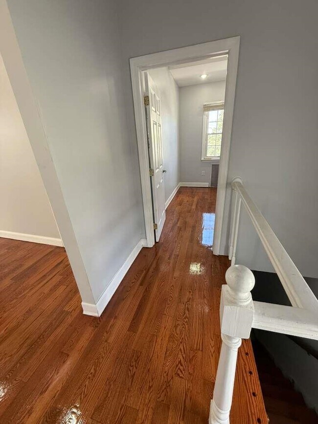 Building Photo - 18 W 49th St