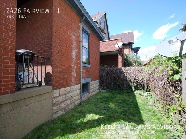 Building Photo - Large 1-2BR apartment in great house on Fa...