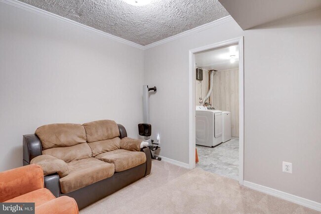 Building Photo - 4685 Forestdale Dr