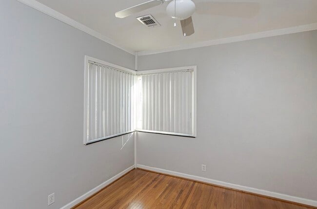 Building Photo - 533 W 8th St